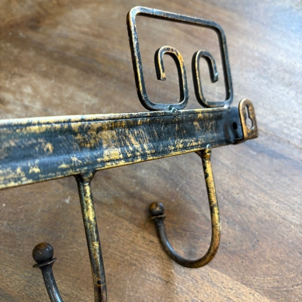 Key Holder Wall Mount Rack Decorative Home Decor Rustic Entryway Coat Rack - Picture 8 of 9
